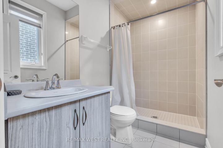 Photo 28 at 65 Port Royal Avenue, Kleinburg, Vaughan