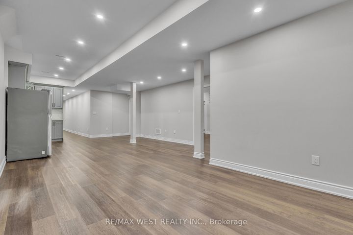 Photo 33 at 65 Port Royal Avenue, Kleinburg, Vaughan