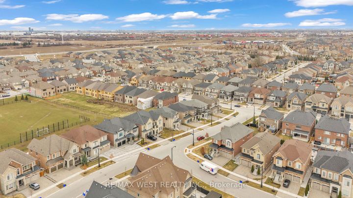 Photo 44 at 65 Port Royal Avenue, Kleinburg, Vaughan