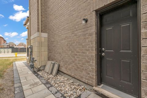 Photo 39 at 65 Port Royal Avenue, Kleinburg, Vaughan