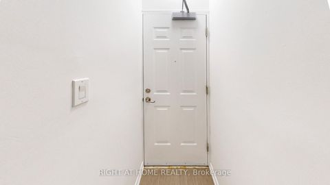 Photo 11 at 258 - 19 Coneflower Crescent, Branson, Toronto