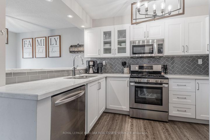 Photo 4 at 43 - 2065 Amherst Heights Court, Mountainside, Burlington