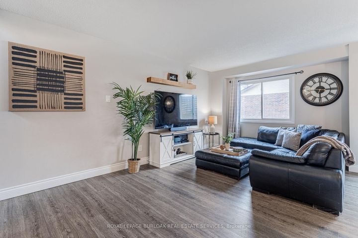 Photo 7 at 43 - 2065 Amherst Heights Court, Mountainside, Burlington