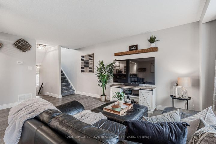 Photo 8 at 43 - 2065 Amherst Heights Court, Mountainside, Burlington