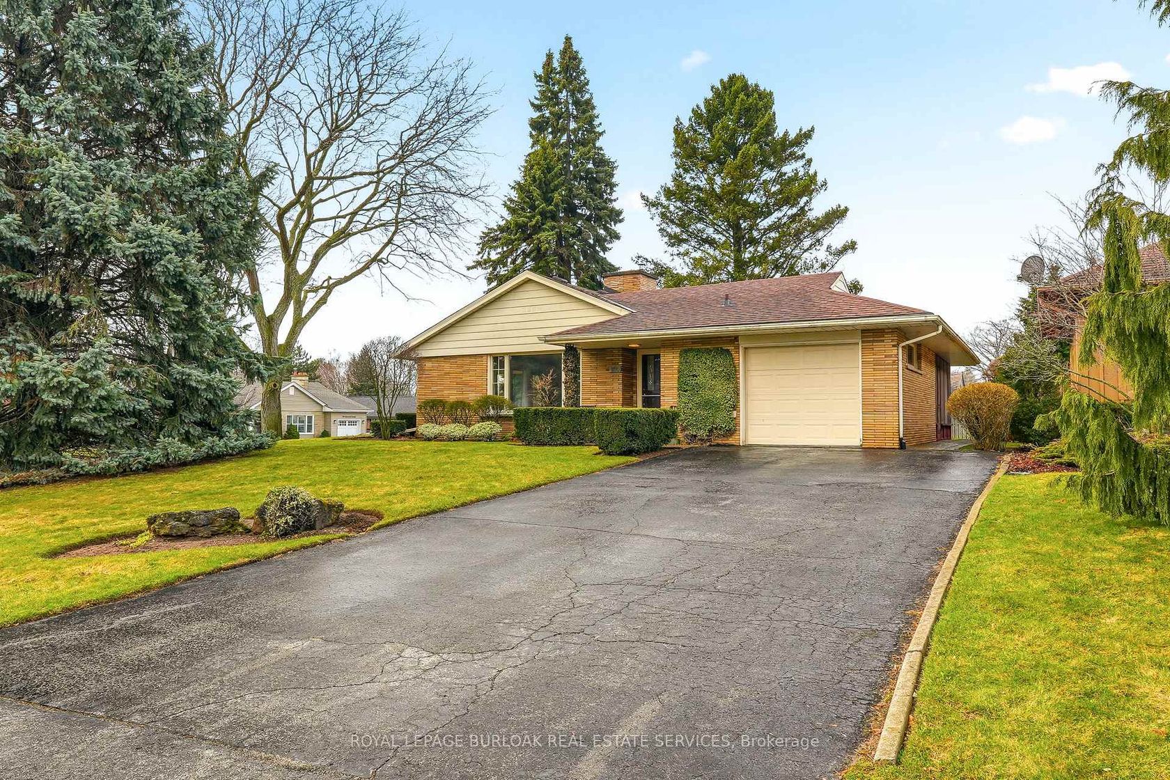 890 Falcon Boulevard, LaSalle, Burlington 