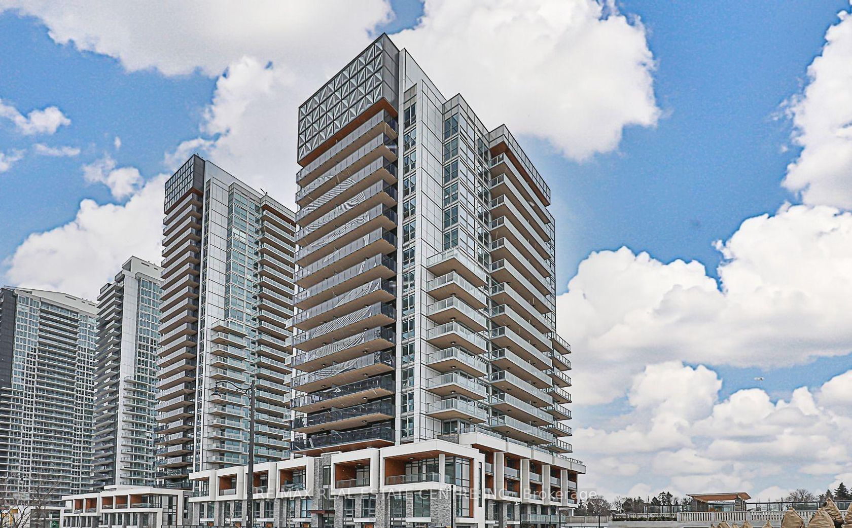 310 - 25 Mcmahon Drive, Bayview Village, Toronto by Loree Meneguzzi Real Estate 310 - 25 Mcmahon Drive, Bayview Village, Toronto