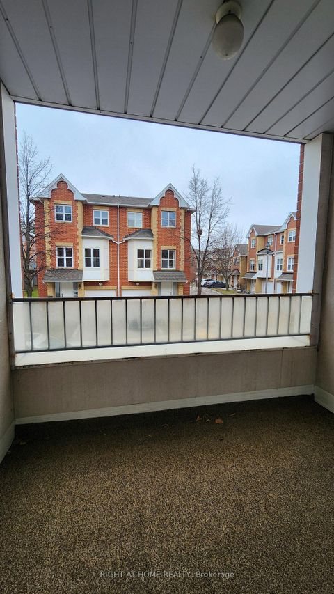 Photo 10 at 9 Maple Park Way, Milliken Mills West, Markham