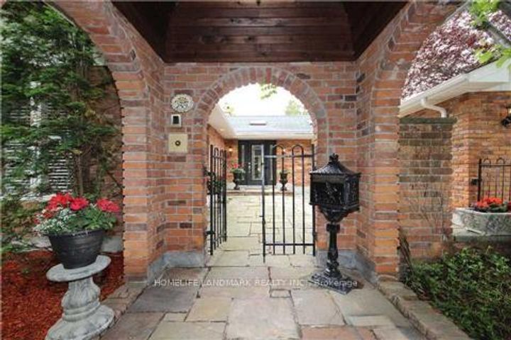 Photo 2 at 2301 Bennington Gate, FD Ford, Oakville