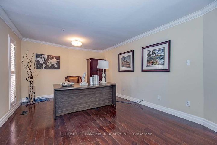 Photo 7 at 2301 Bennington Gate, FD Ford, Oakville