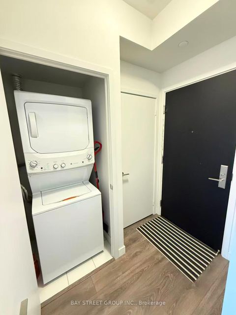 Photo 8 at 4508 - 8 Eglinton Avenue E, Mount Pleasant West, Toronto