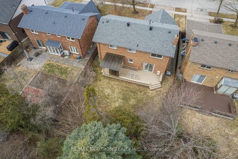 Photo 3 at 17 Lawnview Drive, Willowdale East, Toronto