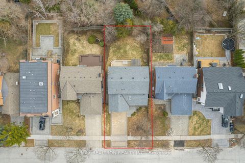 Photo 4 at 17 Lawnview Drive, Willowdale East, Toronto