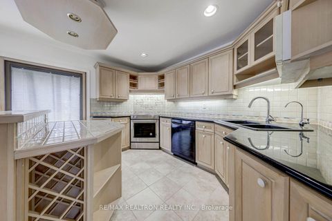 Photo 24 at 17 Lawnview Drive, Willowdale East, Toronto