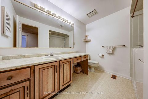 Photo 27 at 17 Lawnview Drive, Willowdale East, Toronto
