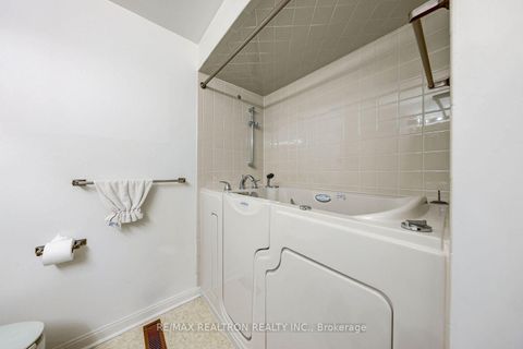 Photo 28 at 17 Lawnview Drive, Willowdale East, Toronto