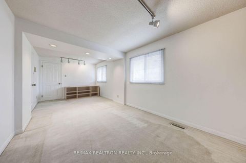 Photo 31 at 17 Lawnview Drive, Willowdale East, Toronto