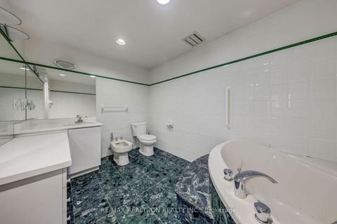 Photo 33 at 17 Lawnview Drive, Willowdale East, Toronto