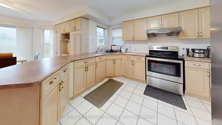 Photo 12 at 47 Central Park Drive, Markville, Markham