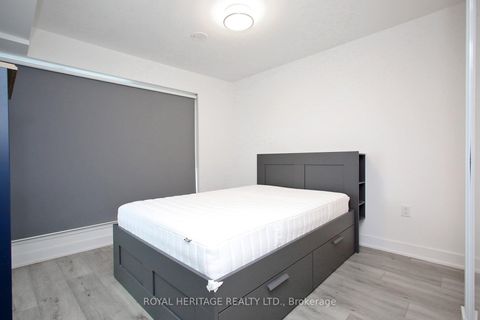 Photo 13 at 1921 - 585 Bloor Street E, North St. James Town, Toronto