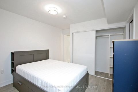 Photo 15 at 1921 - 585 Bloor Street E, North St. James Town, Toronto