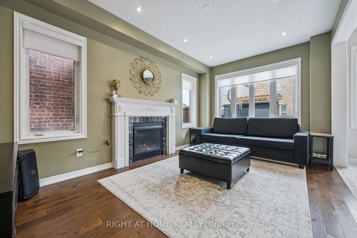 Photo 7 at 3 Antoine Street, Northwest Brampton, Brampton