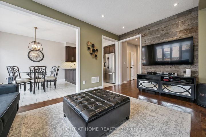 Photo 9 at 3 Antoine Street, Northwest Brampton, Brampton