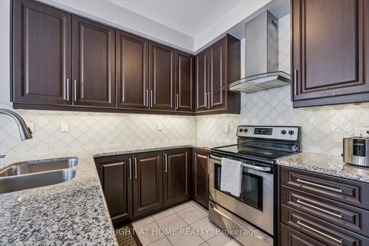 Photo 12 at 3 Antoine Street, Northwest Brampton, Brampton