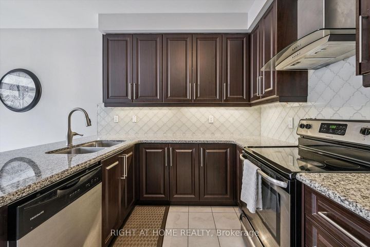 Photo 13 at 3 Antoine Street, Northwest Brampton, Brampton