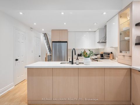 Photo 15 at 26 Eastmount Avenue, Danforth, Toronto