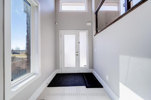 Photo 2 at 19 Helliwell Crescent, Rural Richmond Hill, Richmond Hill