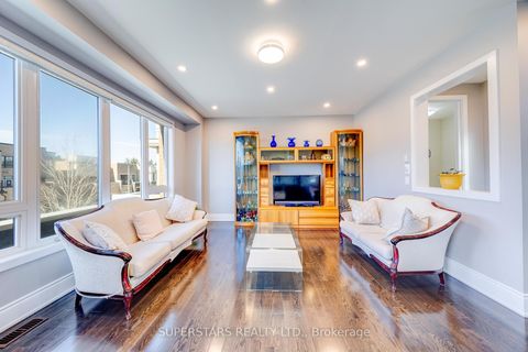 Photo 4 at 19 Helliwell Crescent, Rural Richmond Hill, Richmond Hill