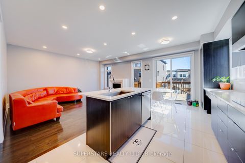 Photo 10 at 19 Helliwell Crescent, Rural Richmond Hill, Richmond Hill