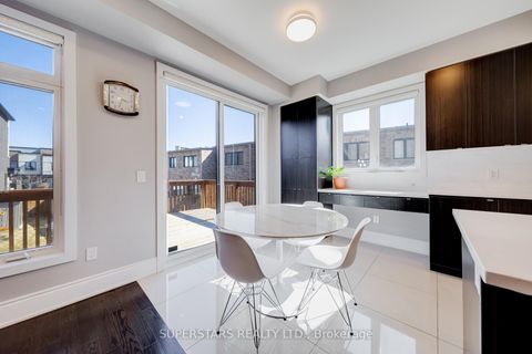 Photo 11 at 19 Helliwell Crescent, Rural Richmond Hill, Richmond Hill