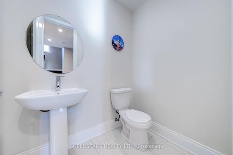 Photo 12 at 19 Helliwell Crescent, Rural Richmond Hill, Richmond Hill