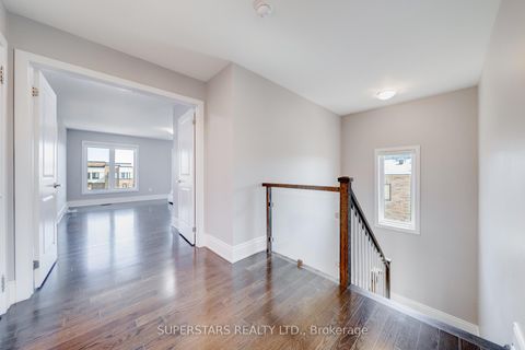 Photo 14 at 19 Helliwell Crescent, Rural Richmond Hill, Richmond Hill