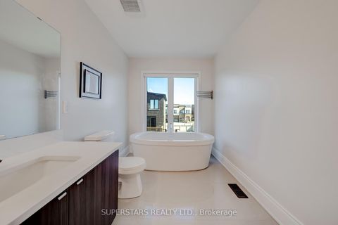 Photo 18 at 19 Helliwell Crescent, Rural Richmond Hill, Richmond Hill