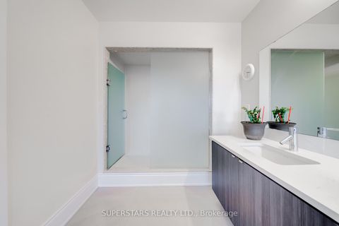 Photo 19 at 19 Helliwell Crescent, Rural Richmond Hill, Richmond Hill