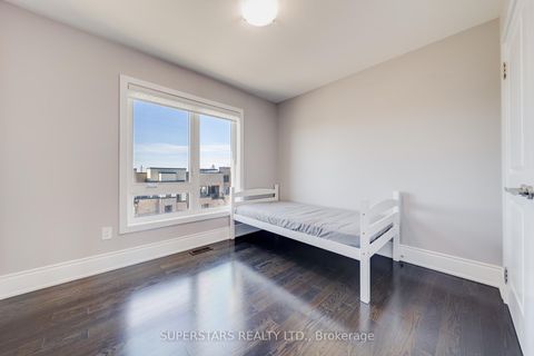 Photo 21 at 19 Helliwell Crescent, Rural Richmond Hill, Richmond Hill