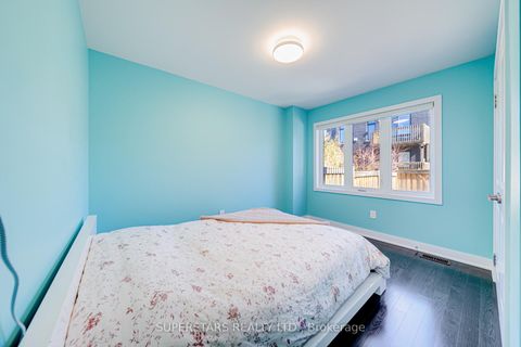 Photo 23 at 19 Helliwell Crescent, Rural Richmond Hill, Richmond Hill