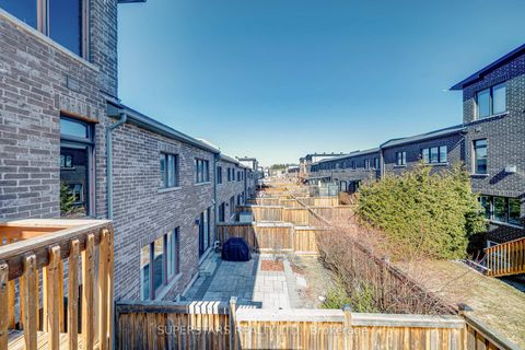 Photo 31 at 19 Helliwell Crescent, Rural Richmond Hill, Richmond Hill