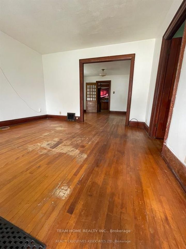 Photo 2 at 350 Oshawa Boulevard S, Central, Oshawa