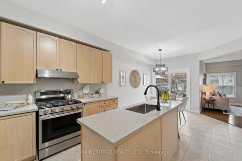 Photo 4 at 44 Cranborne Crescent, Brooklin, Whitby