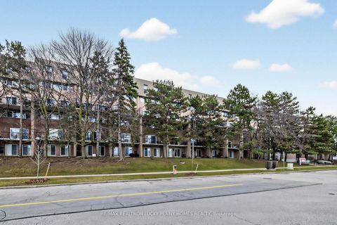 Photo 3 at 229 - 165 Cherokee Boulevard, Pleasant View, Toronto