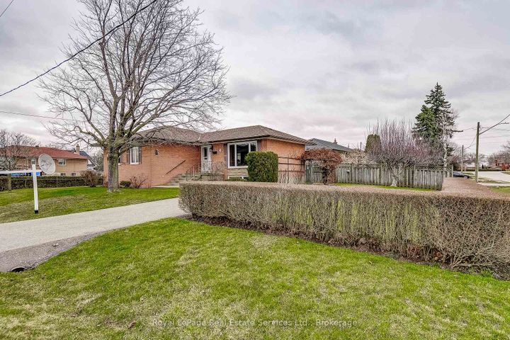 Photo 1 at 339 Weighton Avenue, WO West, Oakville