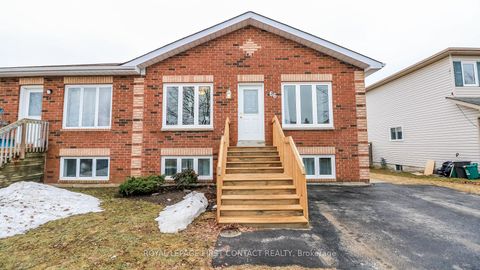 Photo 1 at 66 Downing Crescent, Holly, Barrie