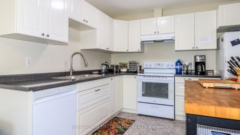 Photo 5 at 66 Downing Crescent, Holly, Barrie