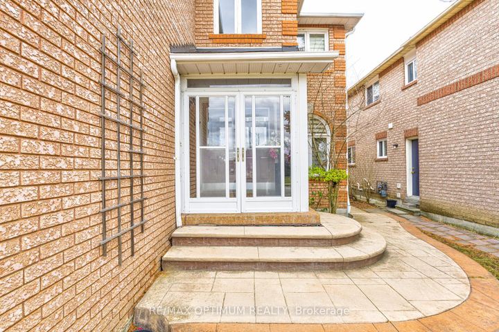 Photo 2 at 1466 Willowvale Gardens, East Credit, Mississauga