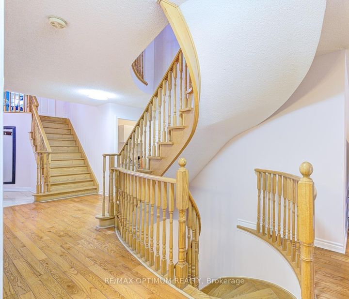 Photo 4 at 1466 Willowvale Gardens, East Credit, Mississauga