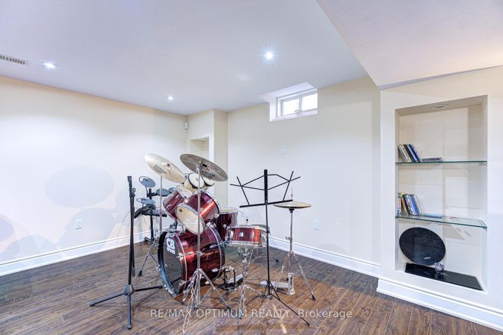 Photo 44 at 1466 Willowvale Gardens, East Credit, Mississauga