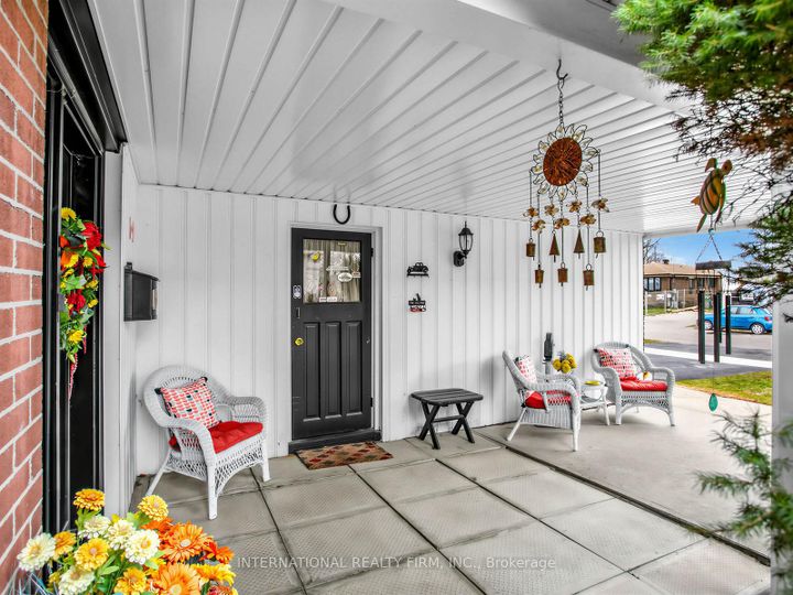 Photo 1 at 5 Castlebar Road, Queensway, Toronto